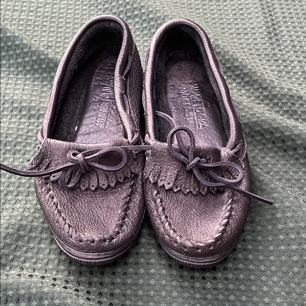 Minnetonka black womens 7.5 Classic‎ Black Moccasins
